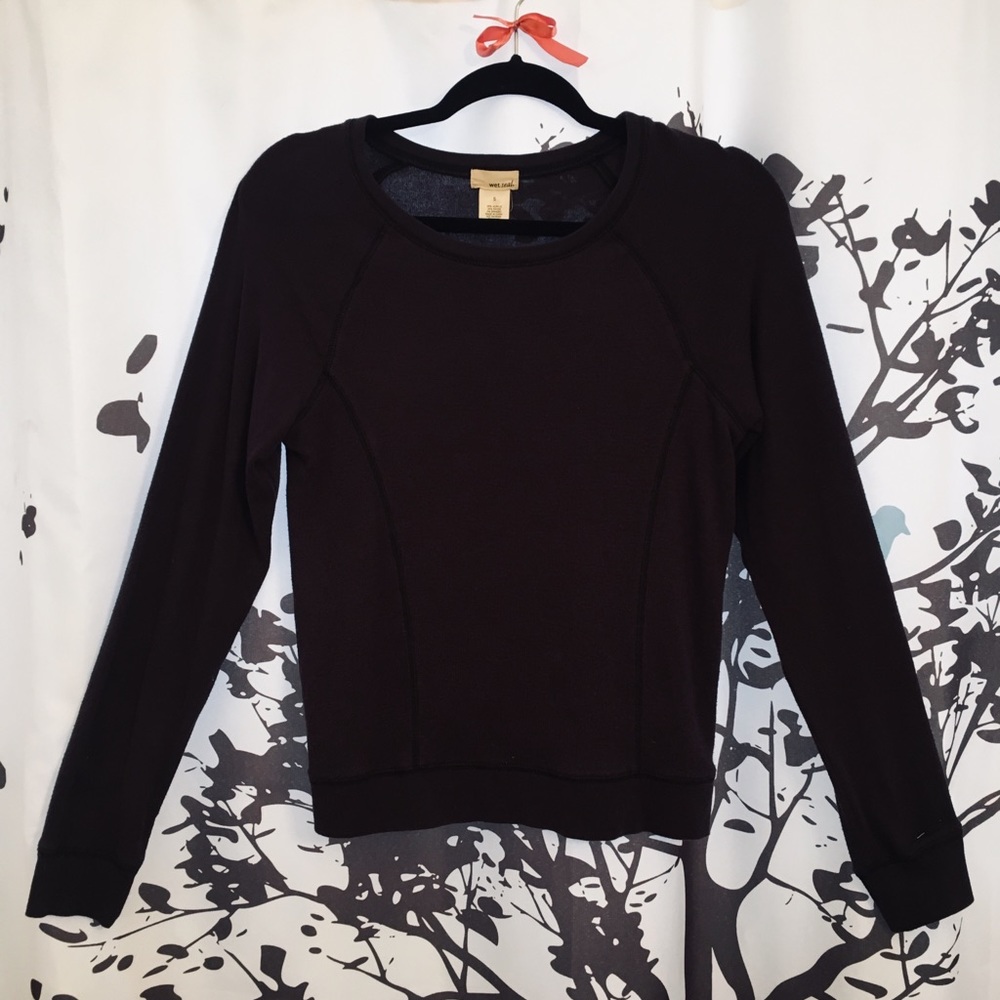 Black pearl sweatshirt with line detail